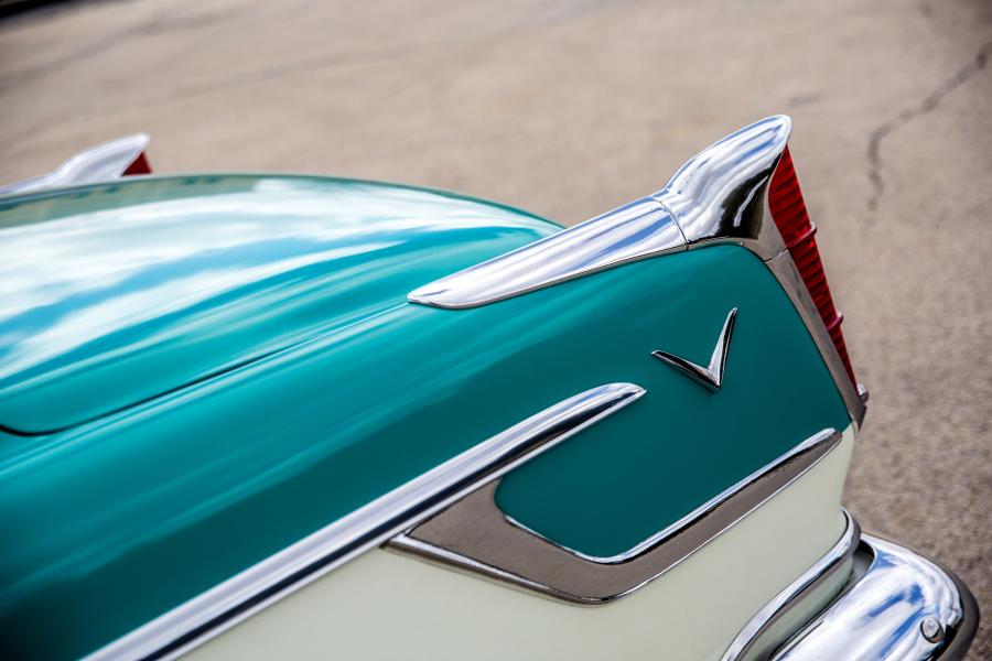 Детали экстерьера Chrysler Windsor Deluxe Sedan (C67) 1955 года  (фото 14 из 25)